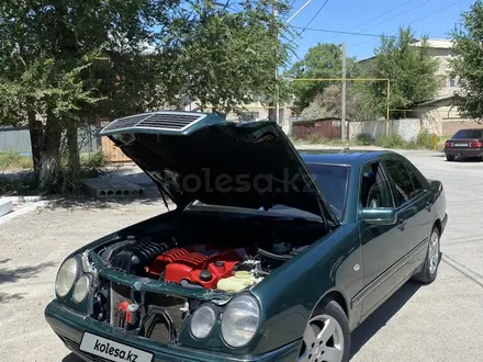 Mercedes-Benz E 240 1999 года за 2 700 000 тг. в Туркестан – фото 2