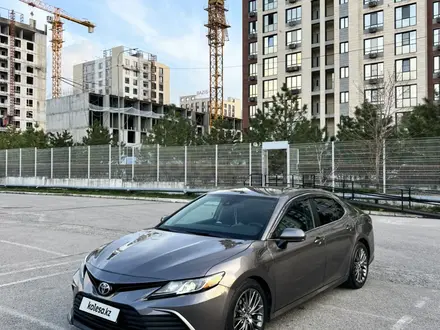 Toyota Camry 2021 года за 11 350 000 тг. в Шымкент – фото 3