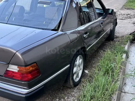 Mercedes-Benz E 230 1991 года за 1 350 000 тг. в Тараз – фото 9