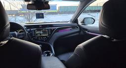 Toyota Camry 2019 года за 13 550 000 тг. в Экибастуз – фото 5