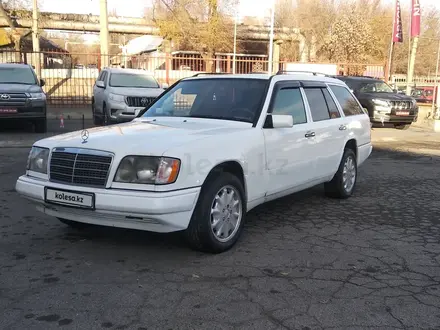 Mercedes-Benz E 200 1994 года за 1 300 000 тг. в Алматы