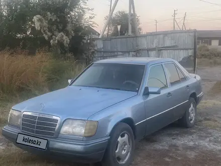 Mercedes-Benz E 220 1994 года за 1 950 000 тг. в Алматы – фото 4