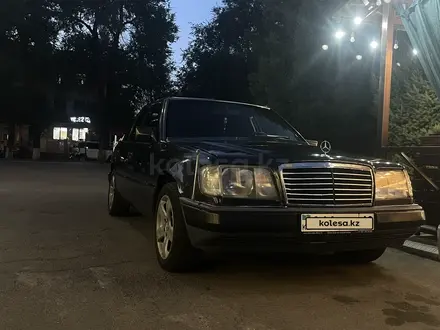 Mercedes-Benz E 220 1993 года за 2 200 000 тг. в Талдыкорган