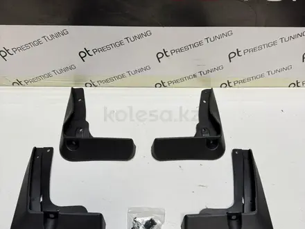 Брызговики на Camry V80 2023-по н. В для комплектации (LE) за 16 000 тг. в Астана