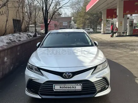 Toyota Camry 2023 года за 17 500 000 тг. в Алматы