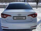 Hyundai Sonata 2016 года за 7 600 000 тг. в Темиртау – фото 2