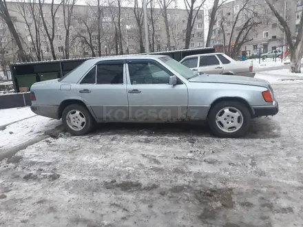 Mercedes-Benz E 300 1993 года за 1 200 000 тг. в Актобе – фото 4