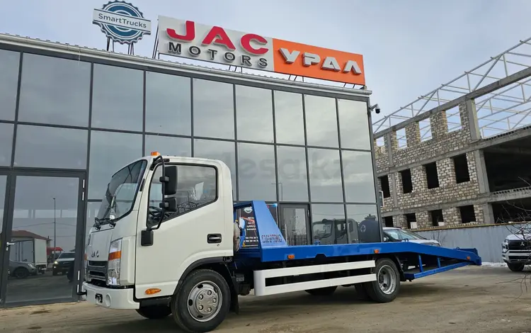 Jac  Эвакуатор с ломанной платформой с гидравлической лебедкой на JAC N56 2024 года за 18 900 000 тг. в Атырау