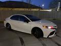 Toyota Camry 2019 года за 8 200 000 тг. в Атырау – фото 2
