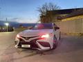 Toyota Camry 2019 года за 8 200 000 тг. в Атырау