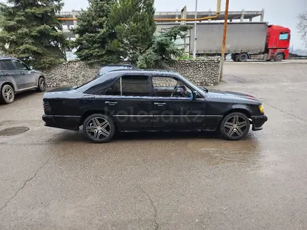 Mercedes-Benz E 230 1988 года за 1 600 000 тг. в Алматы – фото 3