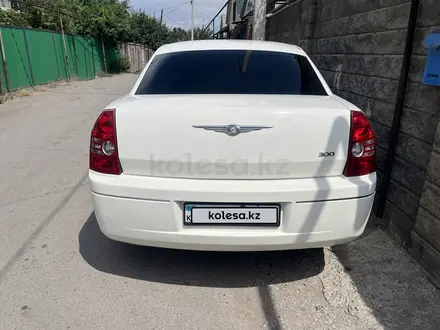 Chrysler 300C 2005 года за 4 200 000 тг. в Алматы – фото 3