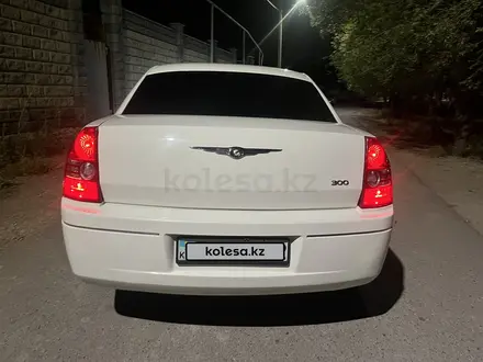 Chrysler 300C 2005 года за 4 200 000 тг. в Алматы – фото 5