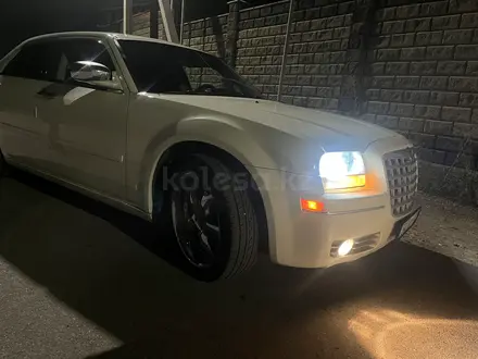 Chrysler 300C 2005 года за 4 200 000 тг. в Алматы – фото 7