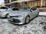 Toyota Camry 2020 года за 14 500 000 тг. в Алматы – фото 2