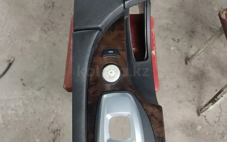 Подлокотник центральная консоль BMW E60 за 45 000 тг. в Алматы