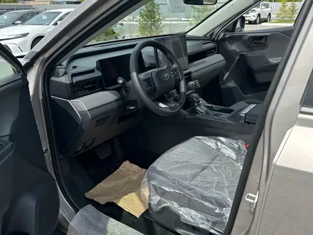 Toyota RAV4 2026 года за 21 990 000 тг. в Петропавловск – фото 18