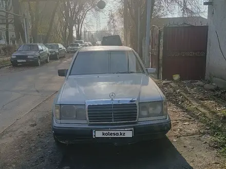 Mercedes-Benz E 260 1993 года за 1 500 000 тг. в Алматы – фото 3