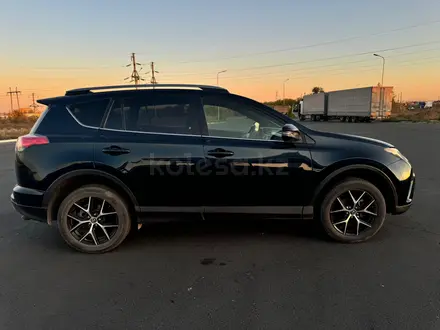 Toyota RAV4 2016 года за 9 000 000 тг. в Уральск – фото 3