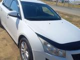 Chevrolet Cruze 2014 года за 3 600 000 тг. в Атырау – фото 2