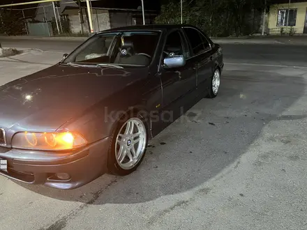 BMW 528 1997 года за 2 900 000 тг. в Алматы – фото 3