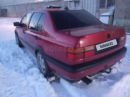 Volkswagen Vento 1993 года за 1 800 000 тг. в Алматы – фото 2