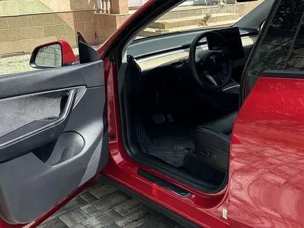 Tesla Model Y 2021 года за 15 300 000 тг. в Алматы – фото 9