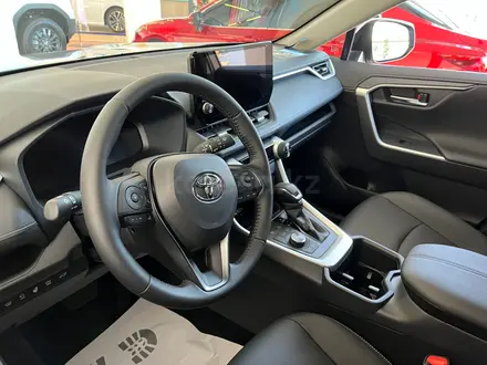 Toyota RAV4 Luxe+ 2025 года за 25 990 000 тг. в Караганда – фото 11