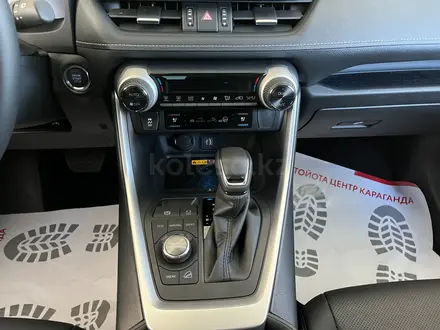 Toyota RAV4 Luxe+ 2025 года за 25 990 000 тг. в Караганда – фото 15