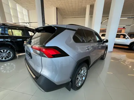Toyota RAV4 Luxe+ 2025 года за 25 990 000 тг. в Караганда – фото 4