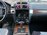 Volkswagen Touareg 2005 года за 5 000 000 тг. в Риддер – фото 2