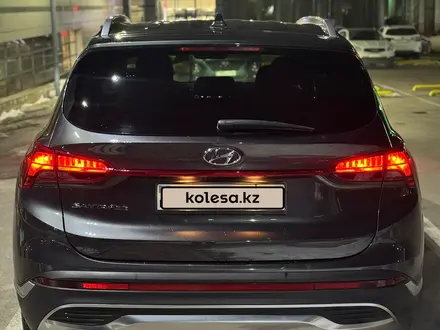 Hyundai Santa Fe 2022 года за 17 200 000 тг. в Алматы – фото 2