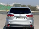 Toyota Highlander 2017 года за 16 800 000 тг. в Алматы – фото 4
