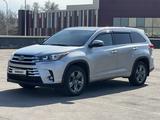 Toyota Highlander 2017 года за 16 800 000 тг. в Алматы – фото 2