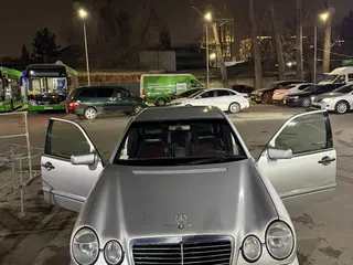 Mercedes-Benz E 320