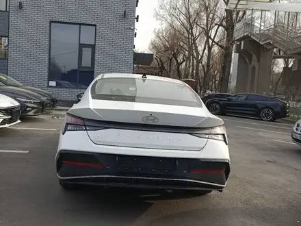 Hyundai Elantra 2023 года за 8 400 000 тг. в Алматы – фото 12