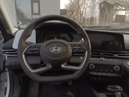 Hyundai Elantra 2023 года за 8 400 000 тг. в Алматы – фото 15