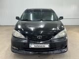 Toyota Camry 2005 года за 2 803 675 тг. в Астана – фото 2