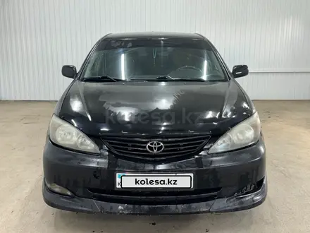 Toyota Camry 2005 года за 2 803 675 тг. в Астана – фото 2
