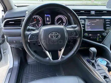 Toyota Camry 2018 года за 13 500 000 тг. в Костанай – фото 14