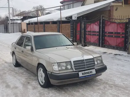 Mercedes-Benz E 260 1992 года за 2 100 000 тг. в Алматы – фото 3