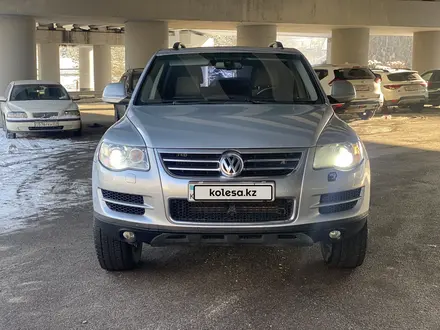 Volkswagen Touareg 2007 года за 6 000 000 тг. в Алматы