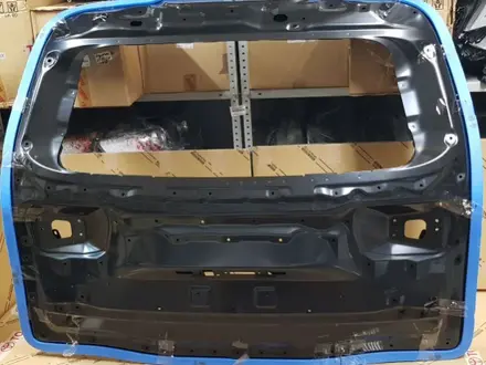Крышка багажника на Lexus LX 600 за 280 000 тг. в Алматы – фото 3