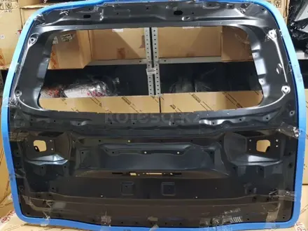 Крышка багажника на Lexus LX 600 за 280 000 тг. в Алматы