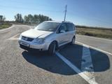 Volkswagen Touran 2005 года за 3 000 000 тг. в Петропавловск