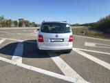 Volkswagen Touran 2005 года за 3 000 000 тг. в Петропавловск – фото 5