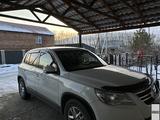 Volkswagen Tiguan 2010 годаүшін5 000 000 тг. в Семей – фото 2