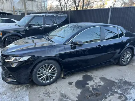 Toyota Camry 2018 года за 14 300 000 тг. в Алматы – фото 8