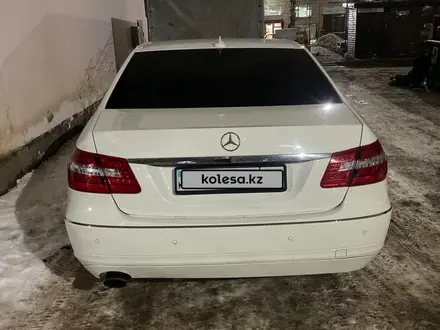 Mercedes-Benz E 500 2012 года за 9 000 000 тг. в Астана – фото 2