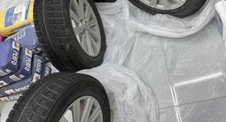 Диски с резиной R16 от камри за 165 000 тг. в Астана